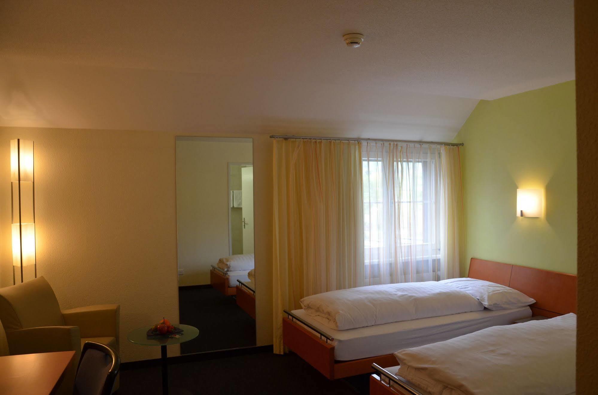 Hotel Urs und Viktor Bettlach Exteriör bild