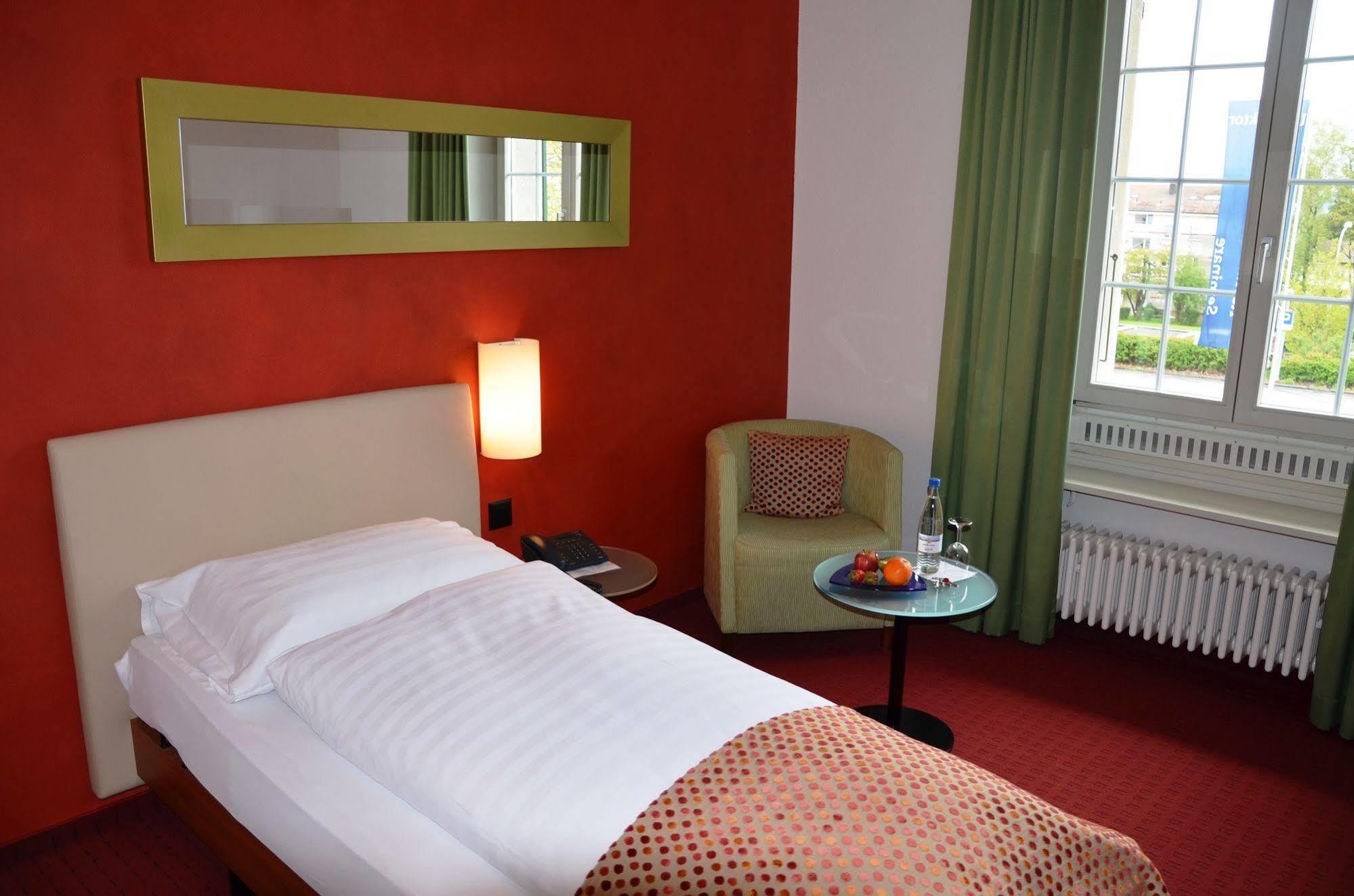 Hotel Urs und Viktor Bettlach Exteriör bild